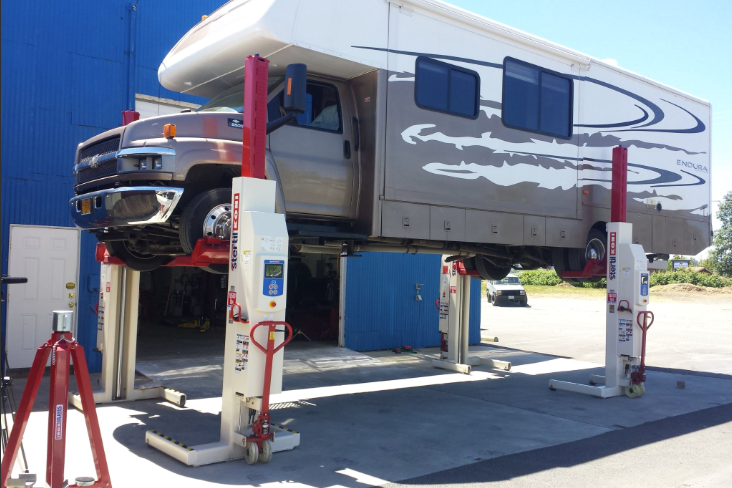 RV on Mobile Column Lifts