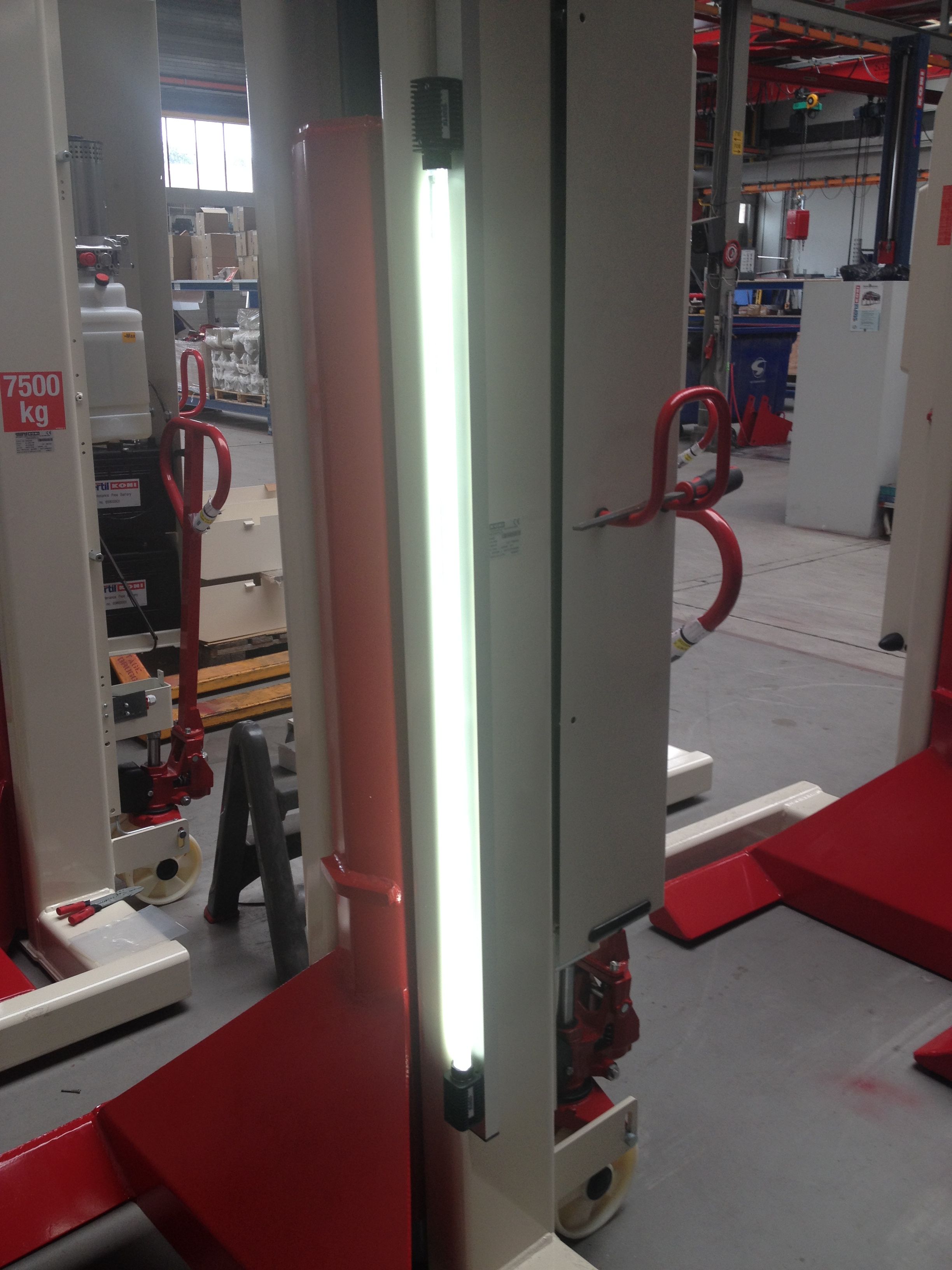 Consisting of two IP-67 rated fixtures, illumination is available on all mobile column lifts