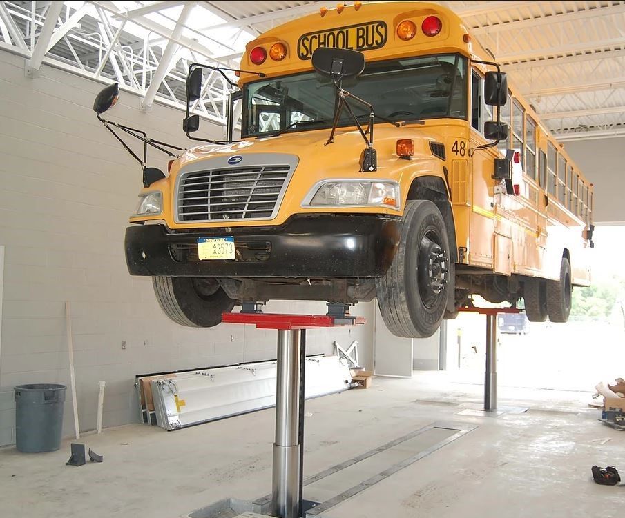 School Bus on Piston Lift DIAMONDLIFT