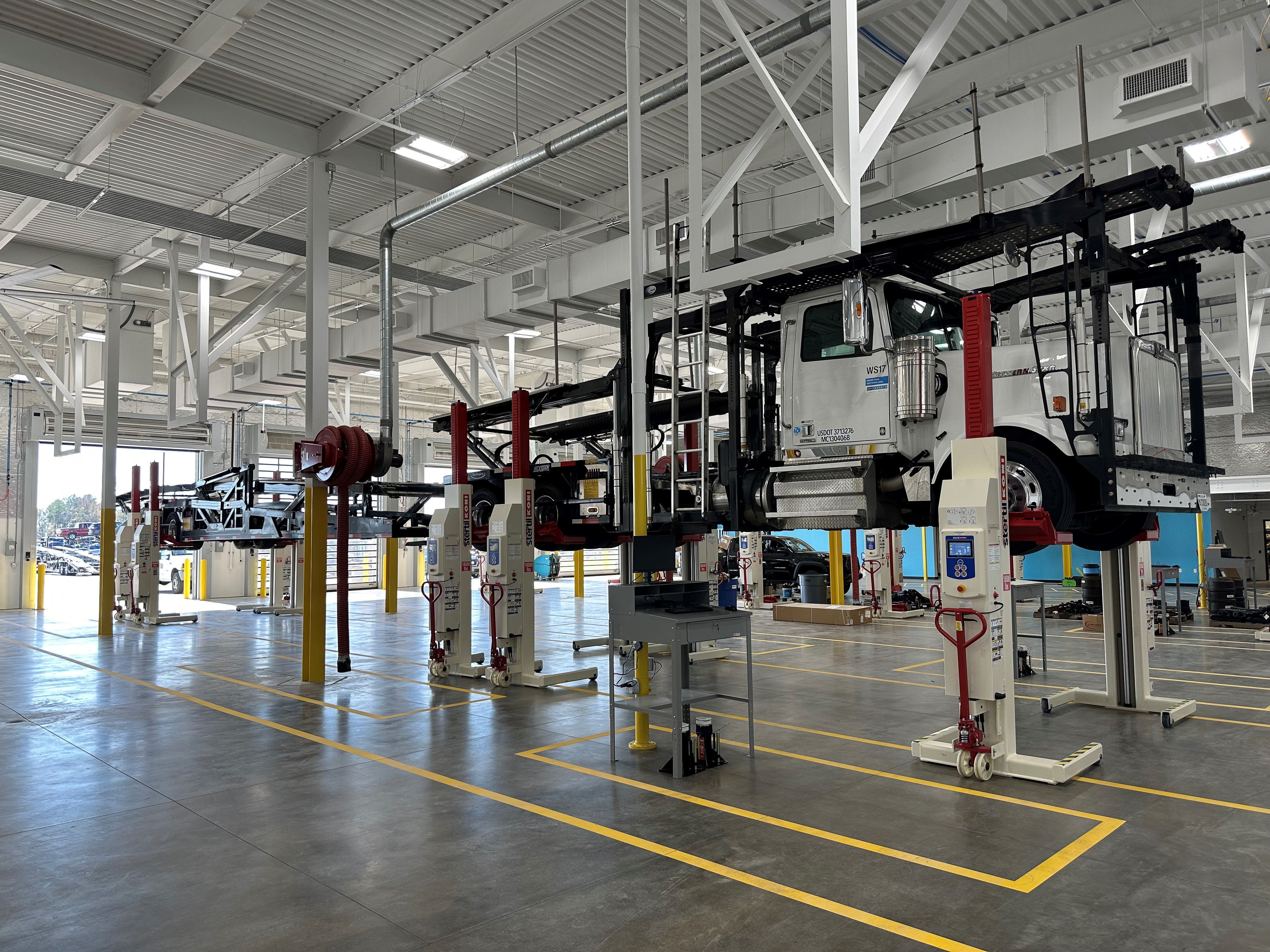 Stertil-Koni wireless Mobile Column Lifts are fully synchronized to account for potentially uneven vehicle weight distribution 